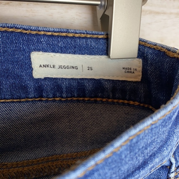 SOLD.   Pacsun Super Stretch Ankle Jeggings Patched Knees Size 25 - Picture 3 of 10